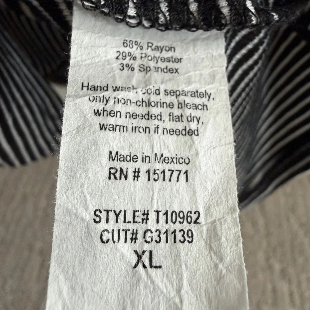 Gilli Monochrome Striped Tank Top - Picture 3 of 4